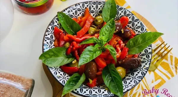 Salata de ardei capia copti cu capere si masline