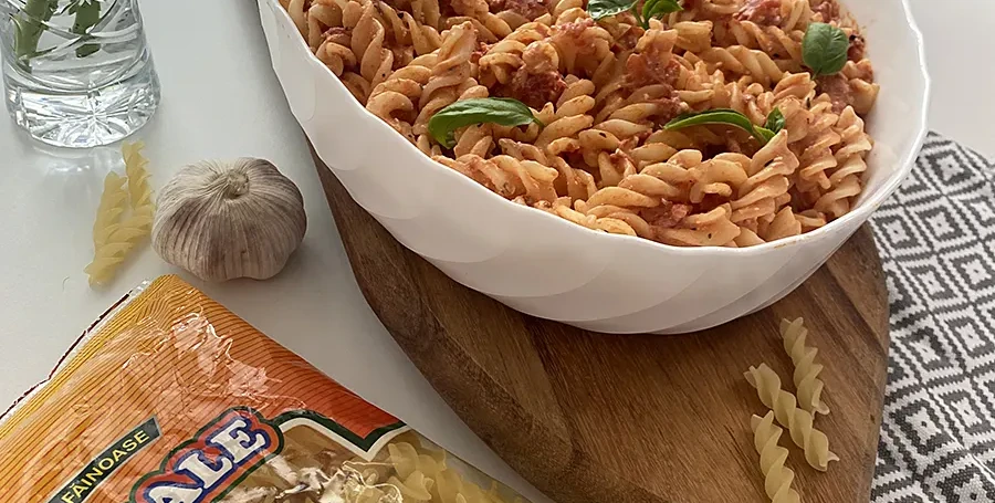 Paste cu rosii si branza