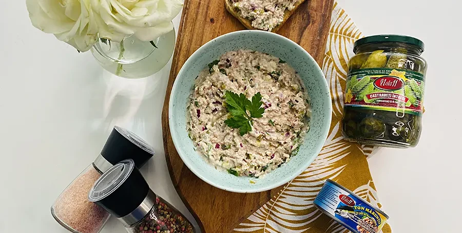 Salata cu ton si castraveti murati