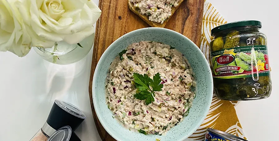 Salata cu ton si castraveti murati